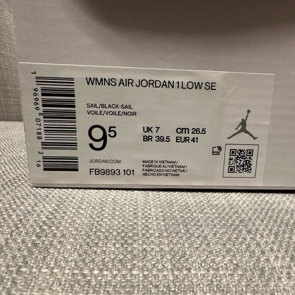 Nike Air Jordan 1 Low SE - Picture 7 of 7